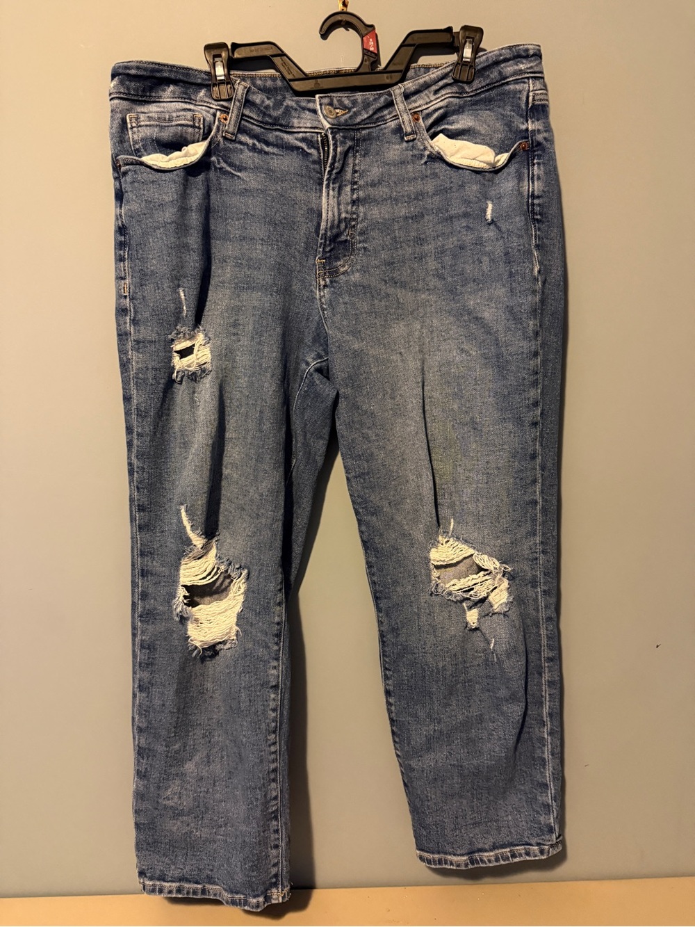 Old Navy Women's Light Blue Distressed Straight-Leg Jeans